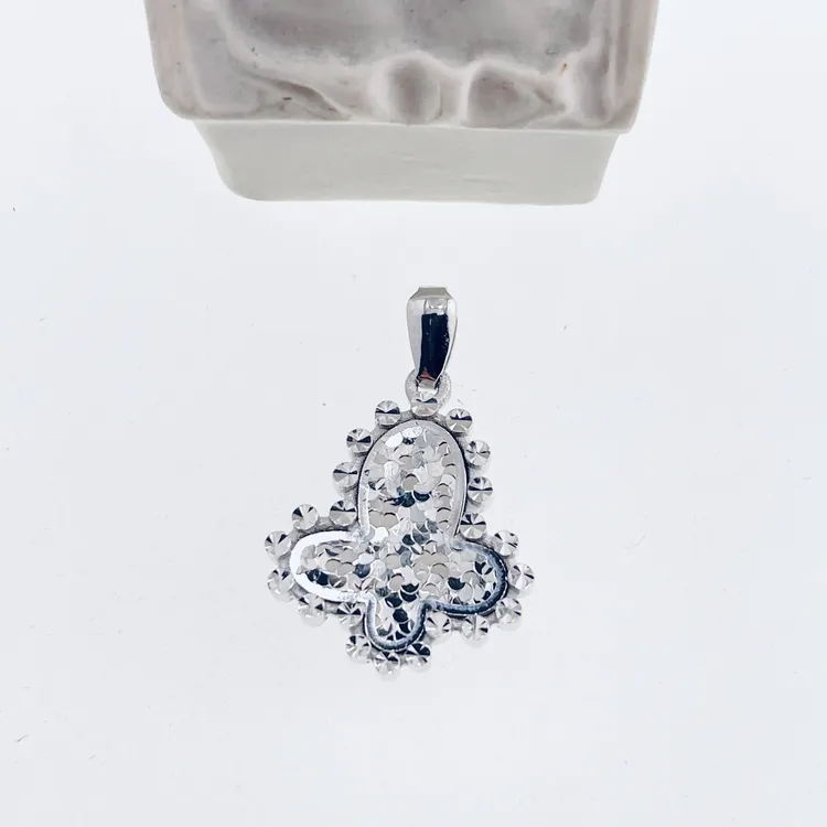 铂金Pt950钻石车花蝴蝶吊坠