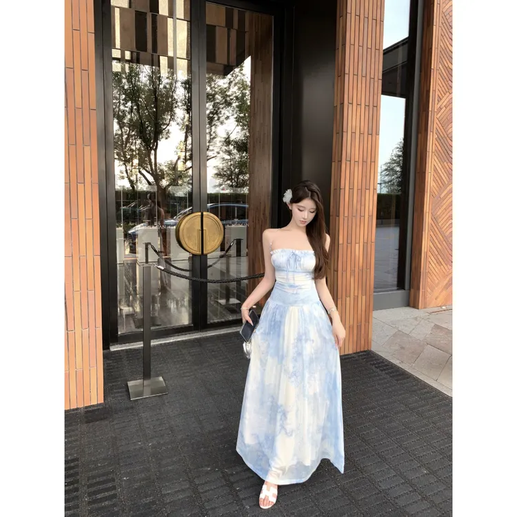 法式甜美设计感蓝调小清新吊带连衣裙2025夏新款气质绝美长裙女