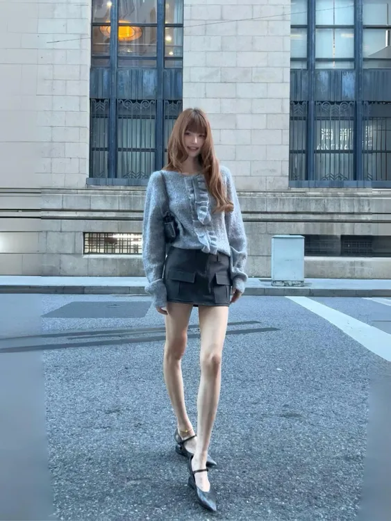 2025秋季新款韩系穿搭慵懒松弛感花边针织上衣搭配短裙气质两件套