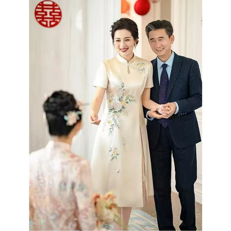 2025新款高端旗袍裙改良新中式优雅喜婆婆婚宴装气质妈妈礼服长裙