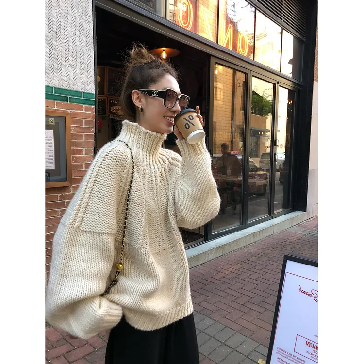 韩系慵懒风米杏色高领毛衣女冬季松弛感洋气时尚宽松外穿针织上衣