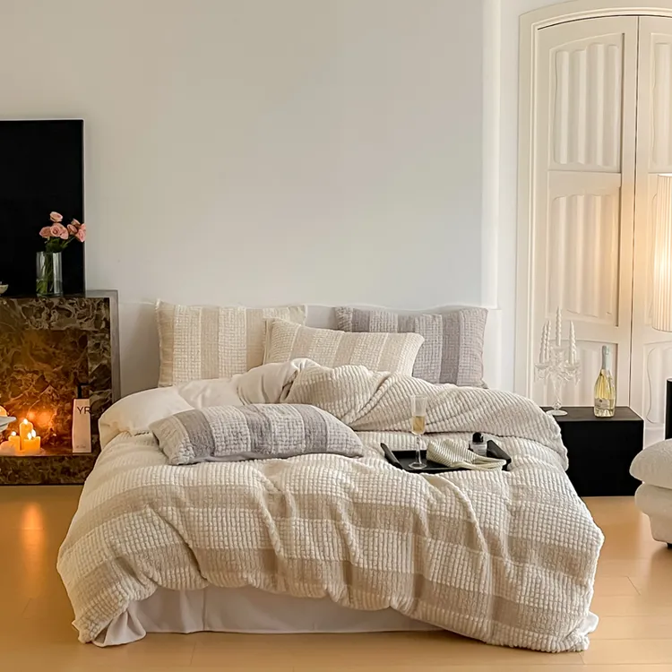 冬季秋季保暖防寒床品床上用品套件奶绒简约床品条纹牛奶绒四件套
