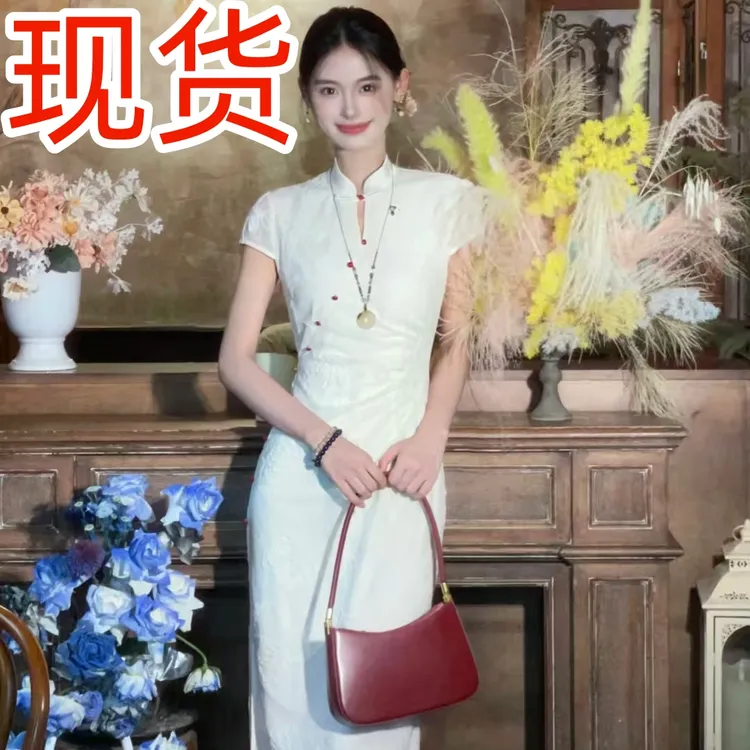 凌茜恣禾云霄国风新中式浅杏绣花红扣裙气质高级感修身显瘦旗袍