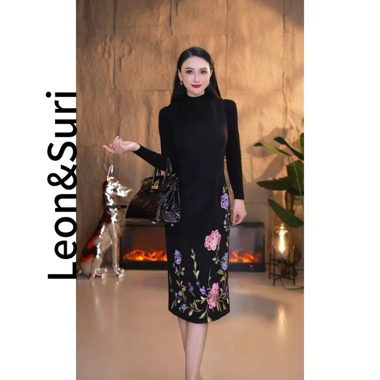 Leon&Suri “墨底繁英”原创秋冬羊毛刺绣V领修身显瘦无袖背心裙