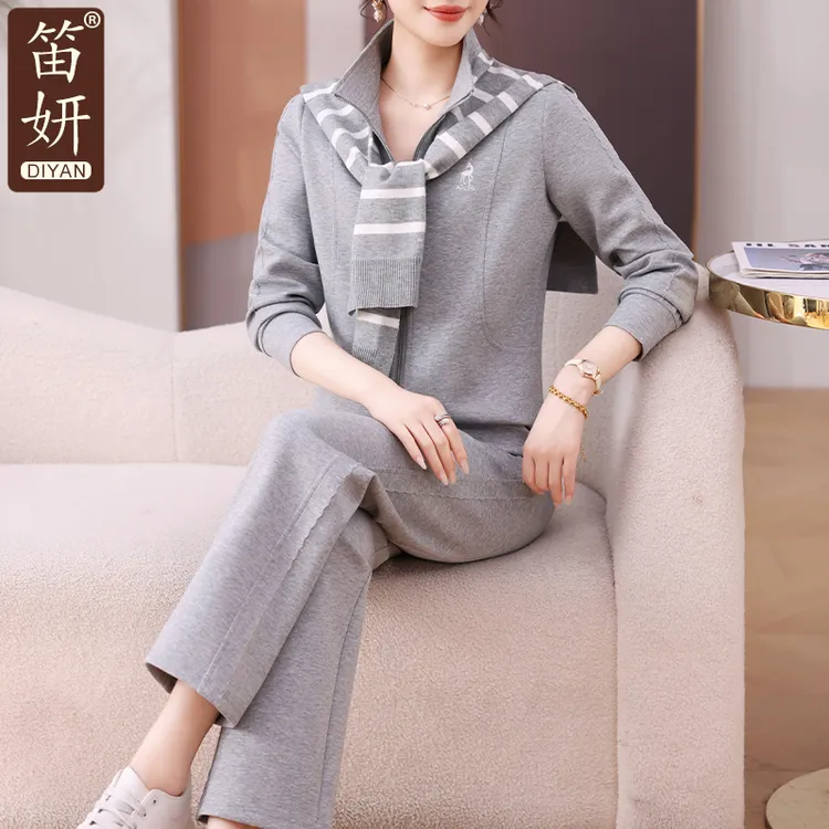 年轻妈妈秋装套装休闲时尚运动服2025新款中老年春秋上衣女阔太太