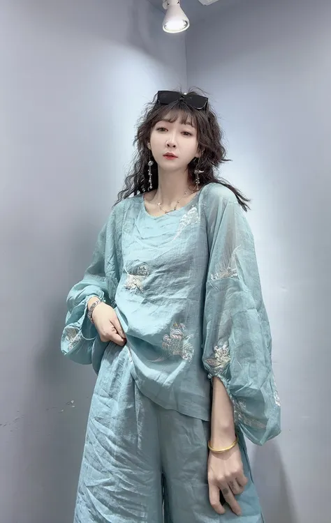 春夏新中式苎麻复古女装时尚花朵夏季长袖薄款衬衫刺绣印染上衣