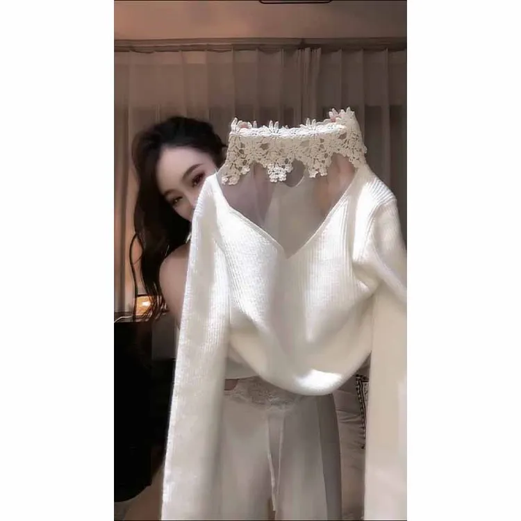 蕾丝拼接挂脖V领长袖毛衣女秋冬新款法式温柔风针织衫上衣