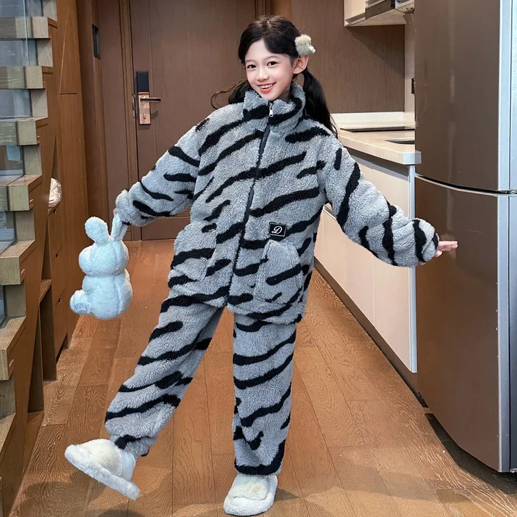 超好看独特漂亮睡衣2025新款女童秋冬珊瑚绒家居服女孩法兰绒套装