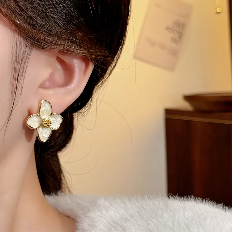 925银针 R127早春新款花朵耳钉气质轻奢时尚耳环女款爆款高级
