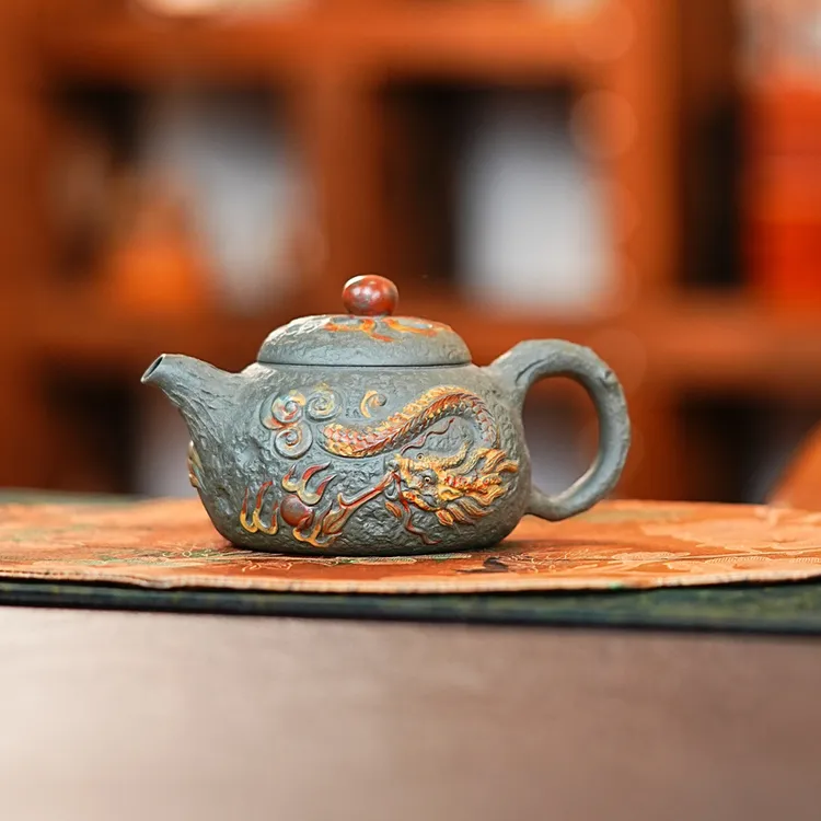 宜兴原矿紫砂全手工老绿泥创意堆塑龙吐珠紫砂壶