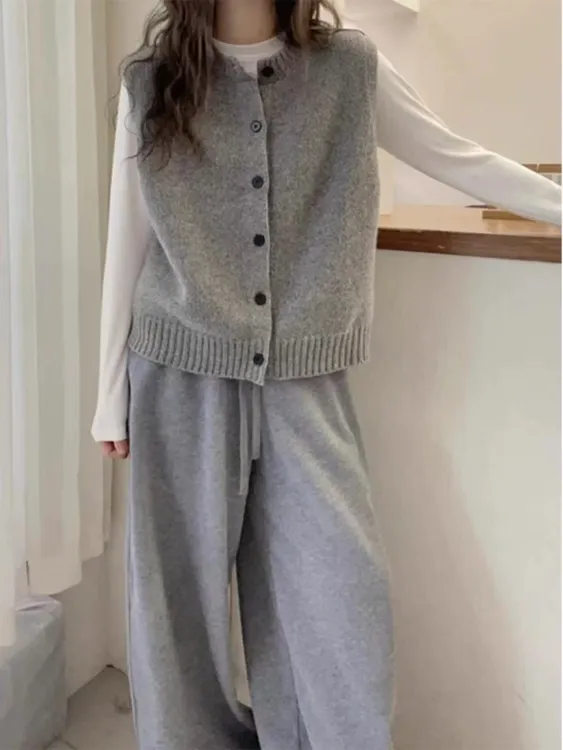 秋冬款100%纯羊毛马甲女纯色宽松型圆领单排扣针织无袖坎肩TTY760