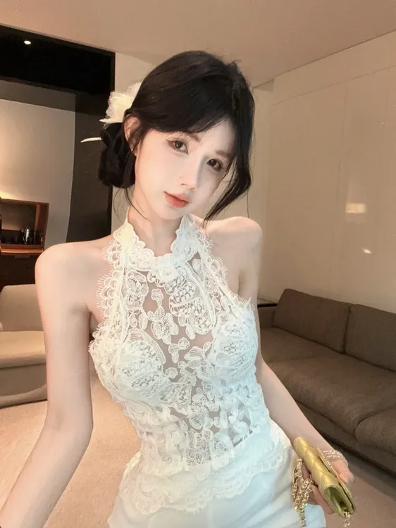 纯欲甜辣风白色重工蕾丝花边挂脖露背修身显瘦无袖背心