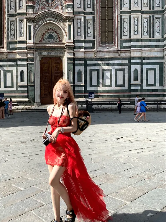 2025春季新款高级感自带胸垫重工蕾丝吊带裙配松紧腰拖尾半裙套装