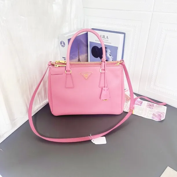 95新 Prada/普拉达 95新粉28cm 底长斜挎单肩杀手包