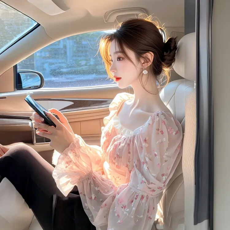 设计感粉色碎花上衣2025春季欧货爆款独特超好看内搭显瘦法式衬衣