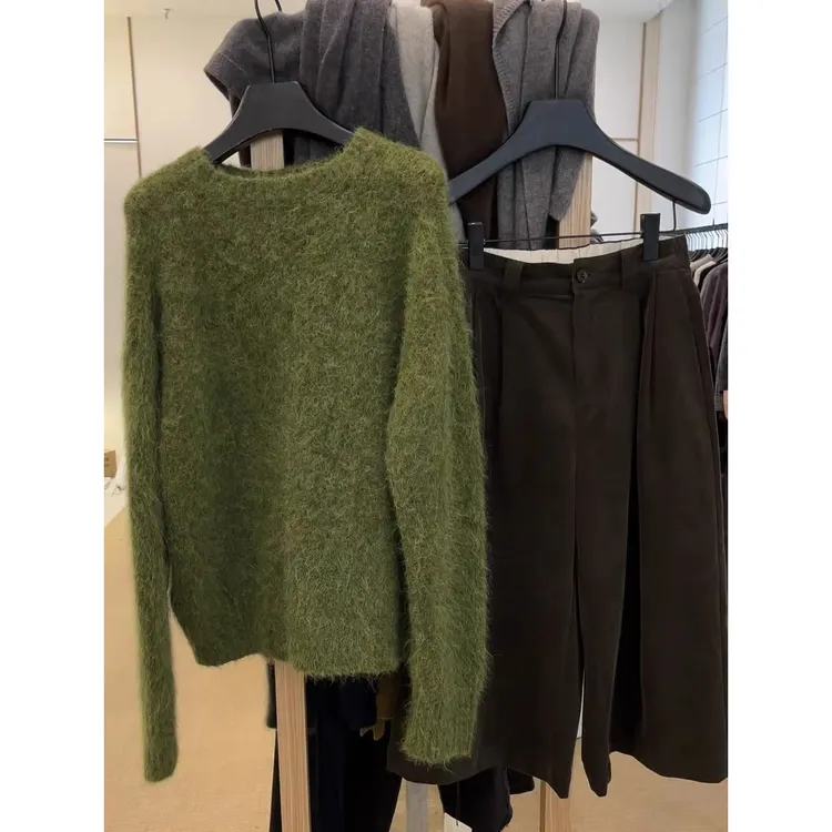 浣熊绒绿色毛衣女款2025新款秋冬超好看奶fufu慵懒风别致绝美上衣