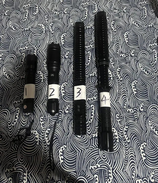 1101X4X8X10户外多功能应急强光手电筒可用于野外防身安全防护