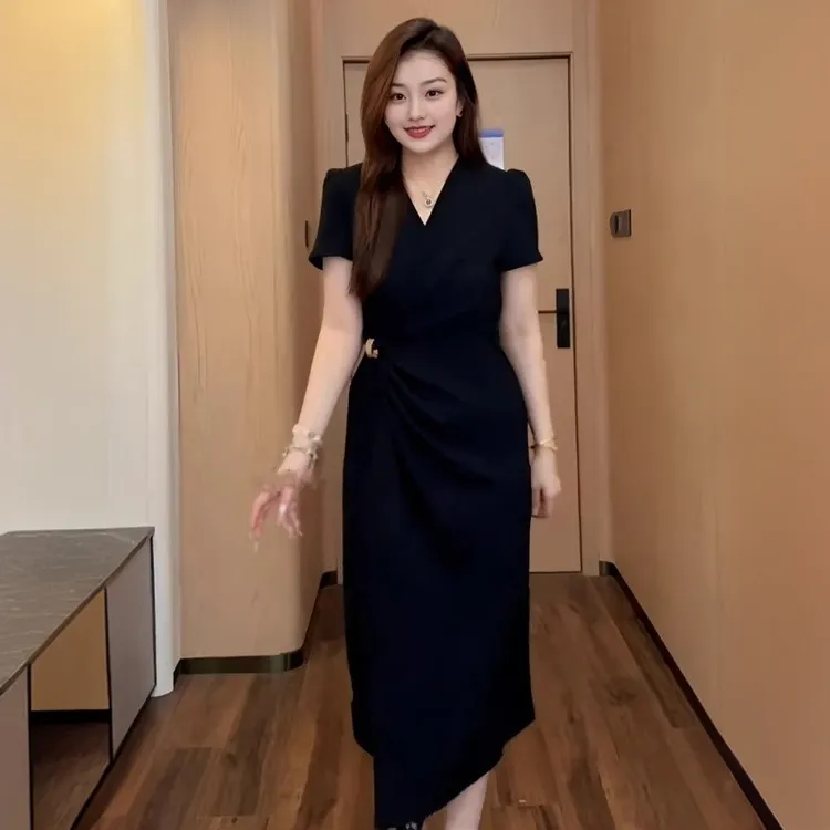 大码女装法式气质黑色v领扭结掐腰连衣裙新款胖mm遮胯巨显瘦裙子