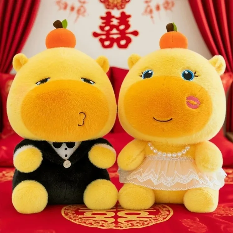 情侣水豚噜噜玩偶结婚毛绒玩具新婚公仔压床娃娃结婚一对生日礼物