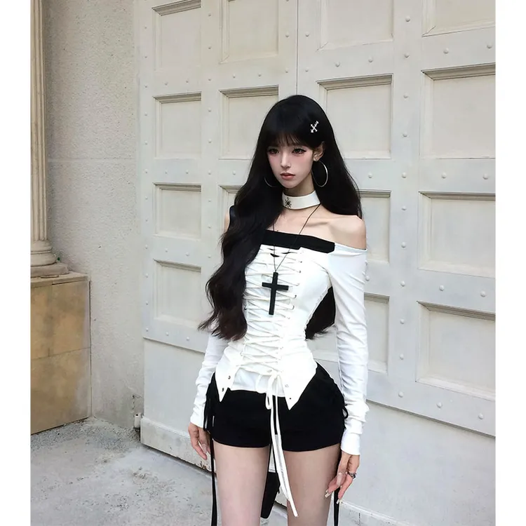 2025秋季新款一字肩拼接长袖女绑带设计感显瘦上衣+高腰显瘦短裤