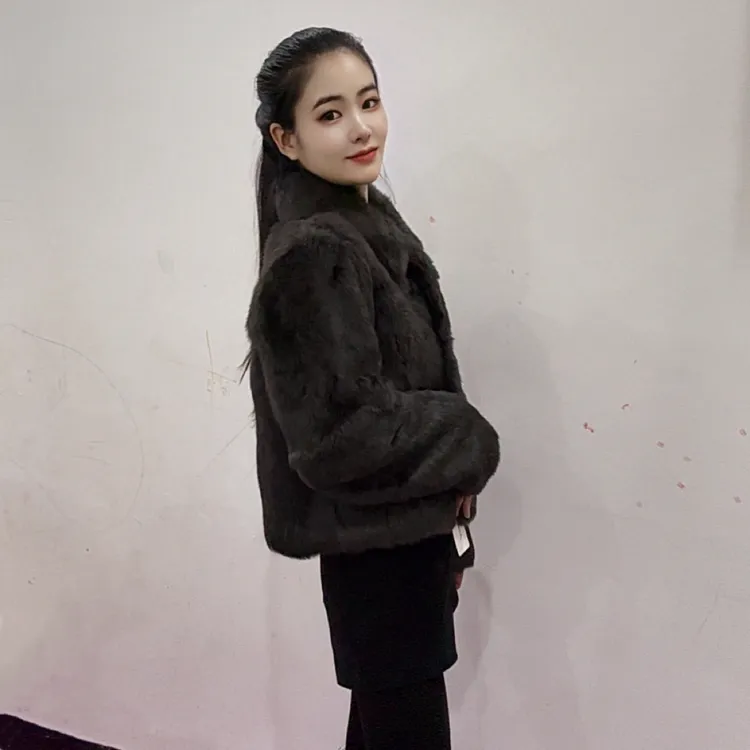 老钱风冬季短款修身保暖真兔毛皮毛一体皮草外套