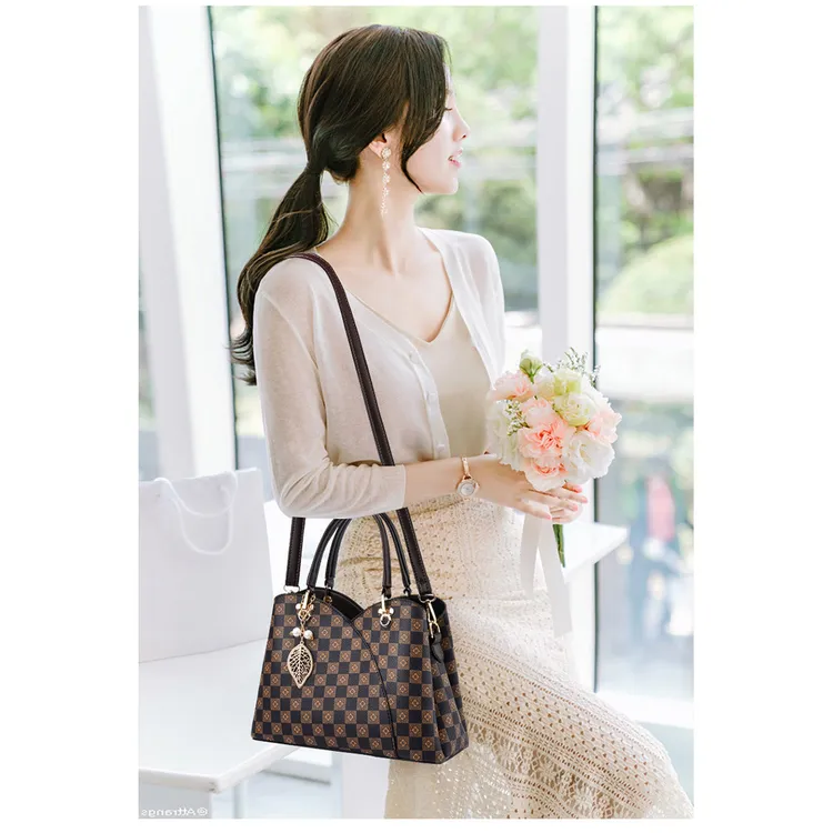 【】2025新款包包女款上班通勤手提大容量斜挎包小众高级女斜挎包