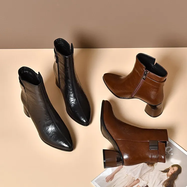 【品牌力荐】百搭复古时尚女尖头短筒加絨软皮中跟马丁靴1028