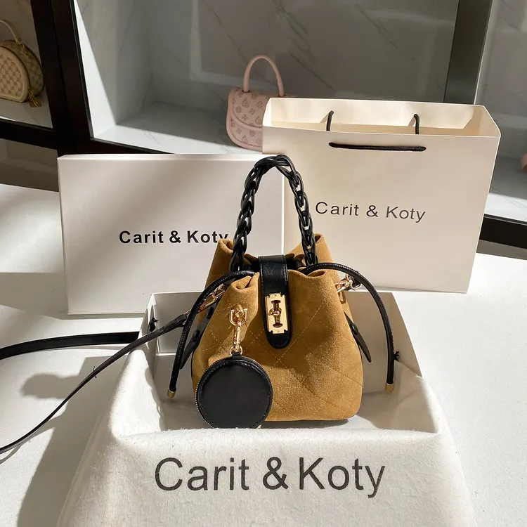 CARIT KOTY小众高级感秋冬复古水桶包包女2025新款菱格单肩斜挎包
