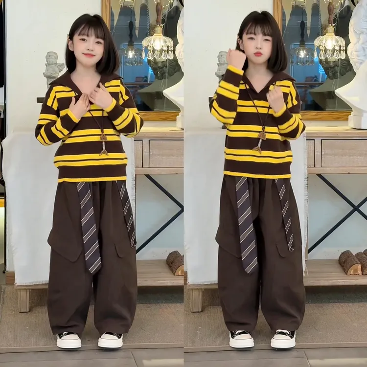 女童秋季新款时髦慵懒撞色条纹翻领毛衣个性飘带弯刀工装裤套装