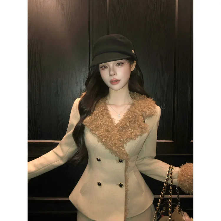 画解WAHJU【延续经典】冬季复古感翻毛领卡其色外套半裙0017W