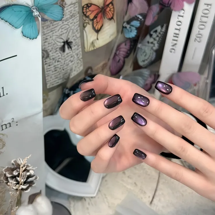 2025新款紫色猫眼手工穿戴甲高级感显白玻璃珠美甲贴短款百搭