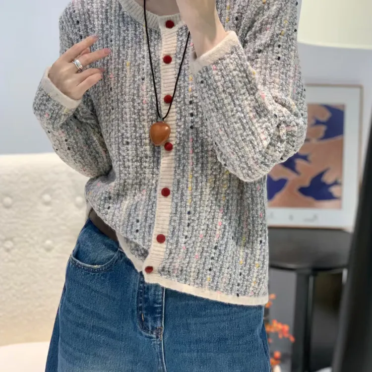 欧货圆领红色纽扣长袖针织开衫2025秋冬新时尚穿搭彩点毛衣外套女