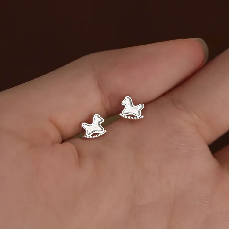 足银耳饰 999纯银木马耳钉小巧可爱清新耳环女小众设计感气质甜美