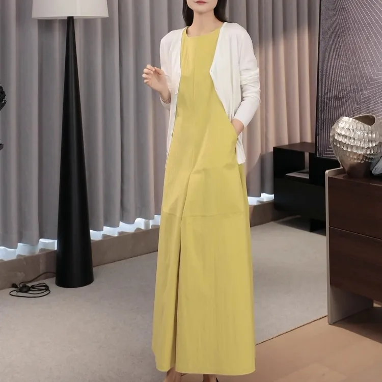  朱古力连衣裙 皱感肌理赫本优雅收腰无袖背心裙