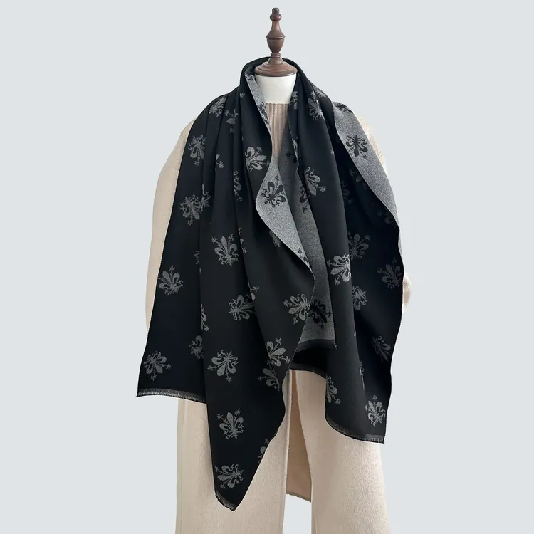 秋冬季新款鸢尾花围巾保暖氛围感披肩两用女搭配大衣加厚百搭双面