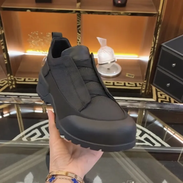 2026春季休闲科技布户外新款低帮弹力带男士黑色鞋韩版休闲男皮鞋