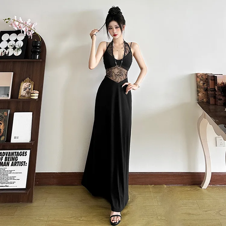 Malou 法式纯欲高级感V领优雅蕾丝修身性感吊带连衣裙女K25D66018