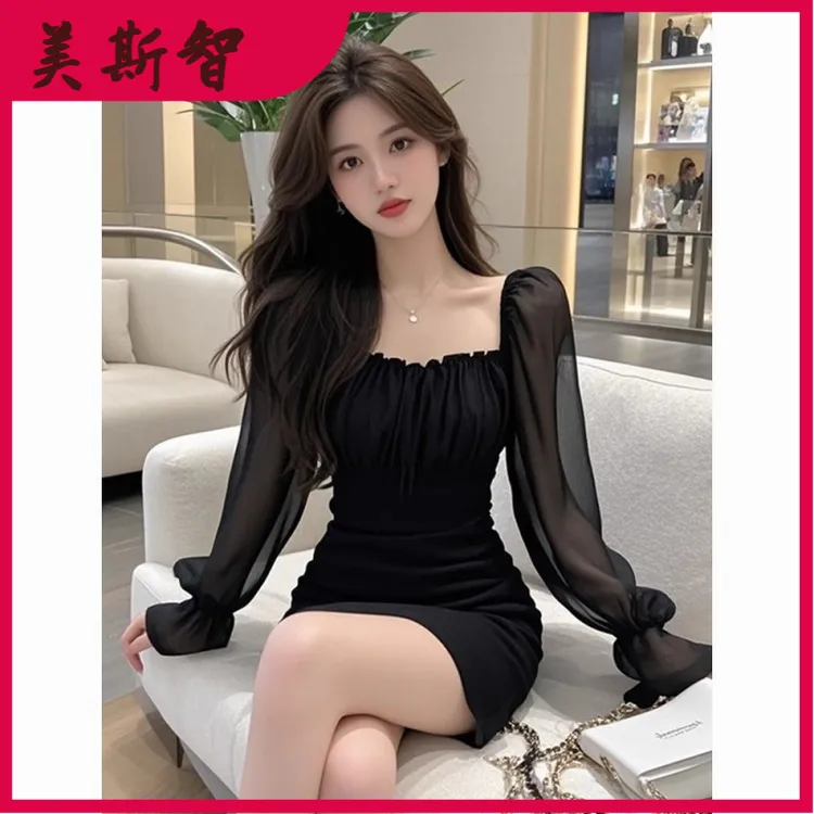 I轻奢风修身黑色方领长袖连衣裙女秋冬新款收腰显瘦短裙包臀裙I