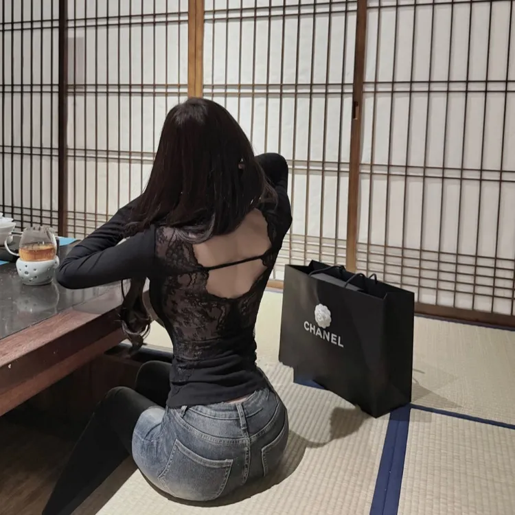 2025年冬季新款美式复古蕾丝拼接v领打底衫御姐美背收腰女上衣潮