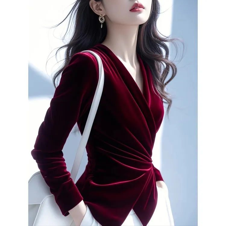 今年流行法式轻奢独特绝美内搭上衣高级感圣诞新年红色丝绒衬衫女
