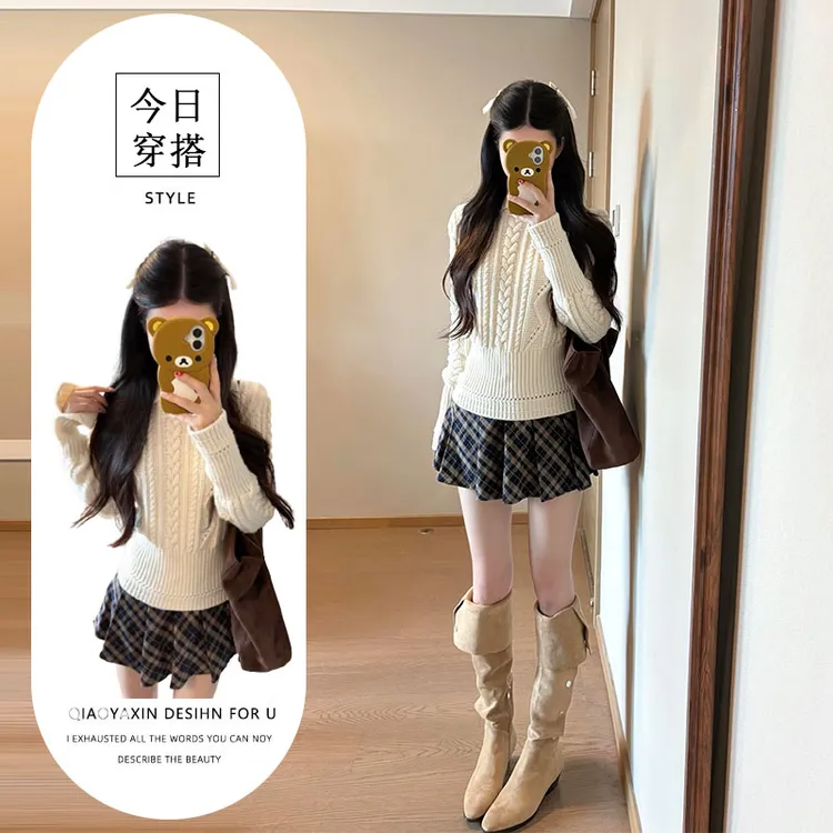 早秋韩系慵懒风穿搭一整套白色绞花翻领针织上衣格纹短裙两件套女
