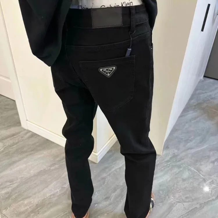 春季新款三角标徽章牛仔裤男士潮牌韩版百搭直筒休闲修身黑色长裤