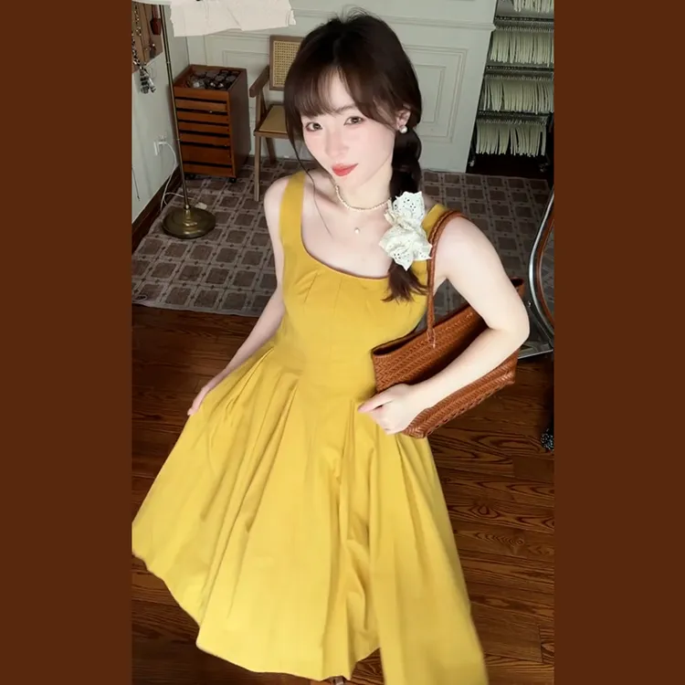 小个子黄色无袖吊带背心连衣裙子女夏季2025新款法式收腰长裙2823