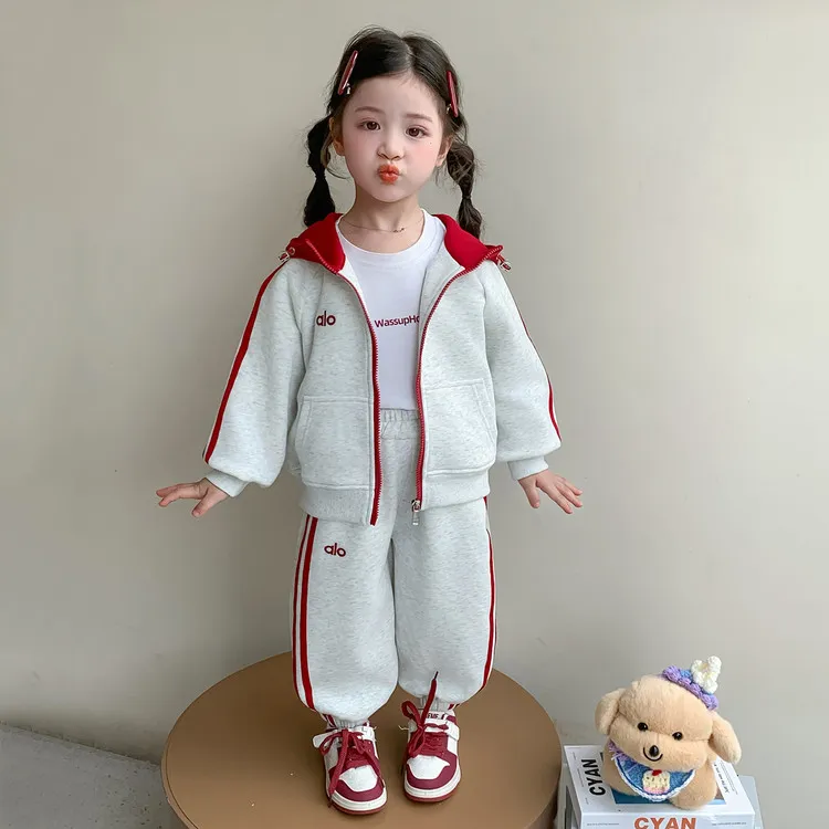 小女童运动套装春秋季2025新款儿童巨好看衣服女宝宝休闲连帽卫衣