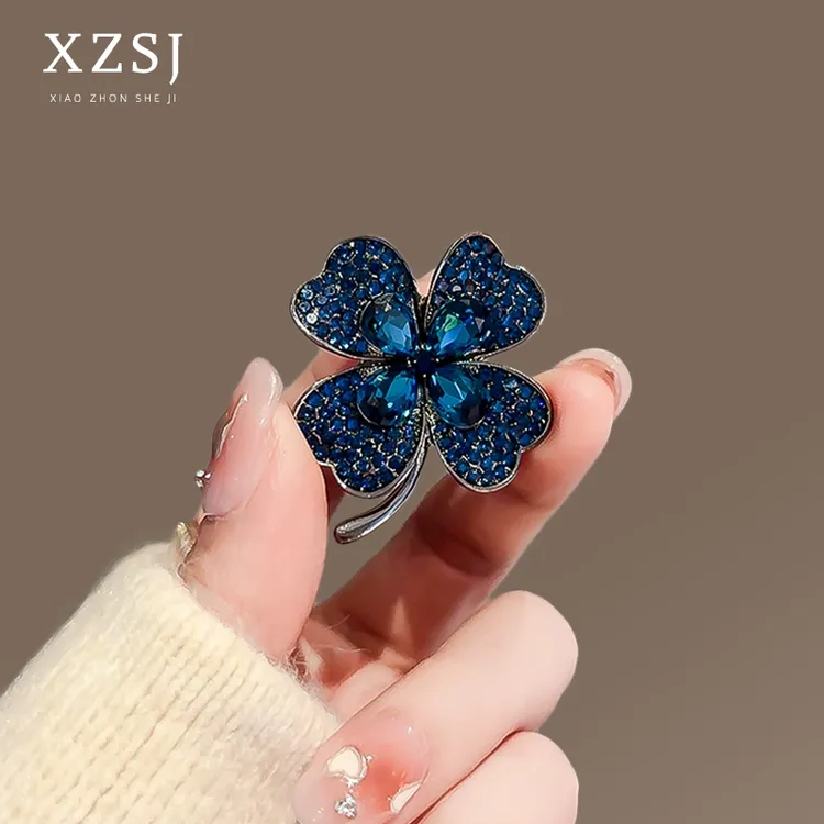 铜合金胸针 新款水晶四叶草胸花高档女轻奢时尚别针气质衣服配饰