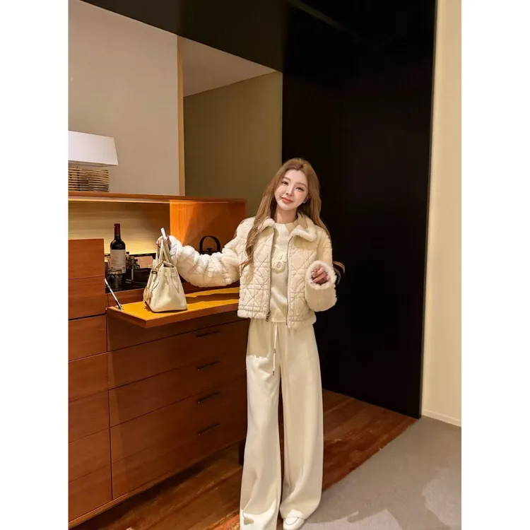 XUEXUE丨保加利亚进口原皮毛一体两面可穿蜜蜂刺绣外套GD25-WT694