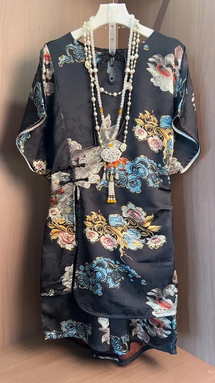 新中式国风繁花墨底流苏盘扣开叉捏褶显瘦又遮肉上衣+短裤套装