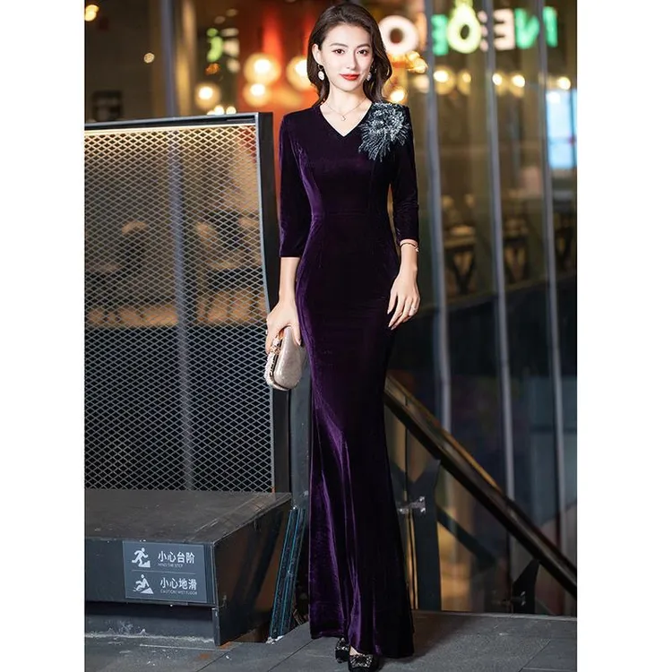 休闲风丝绒长袖婚宴妈妈装晚礼服女秋冬新款高端鱼尾喜婆婆裙主持
