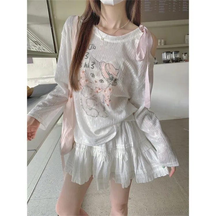 法式设计感原版面料显瘦露肩猫咪恤女春印花夏季小众罩衫气质长袖