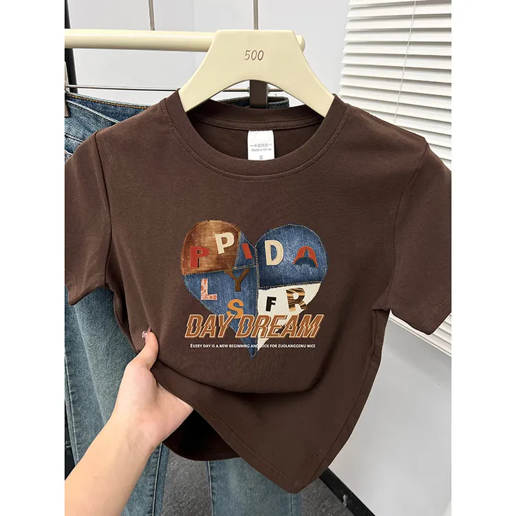 2025新款圆领正肩短袖T恤女士时尚复古设计感爱心印花小个子上衣